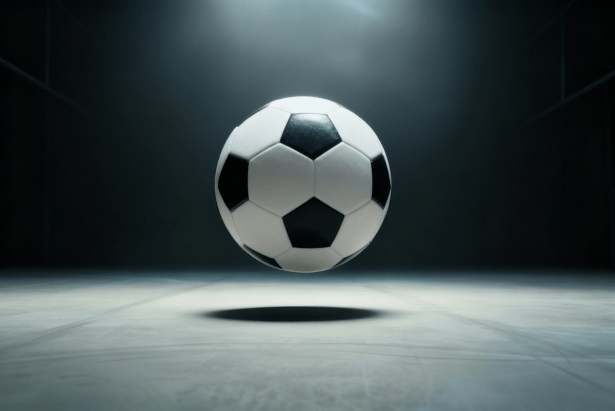 Ballon de soccer sur un terrain intérieur pour un match libre local